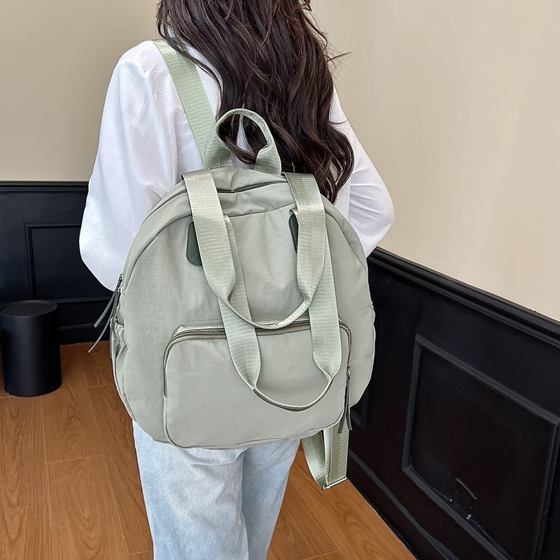 A new trendy and casual water-splashing single-shoulder commuter bag with large capacity, fashionable women's travel lightweight bag and anti-wear backpack details Picture