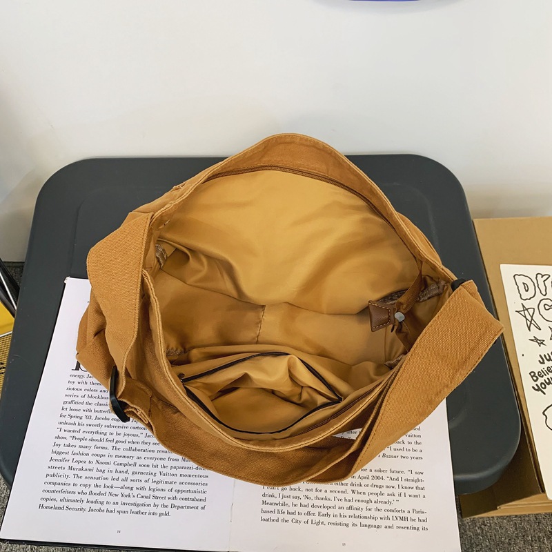 Washed canvas bag for women, 2022 new style retro postman bag, large capacity crossbody bag, college student tote bag for class Application Scenario