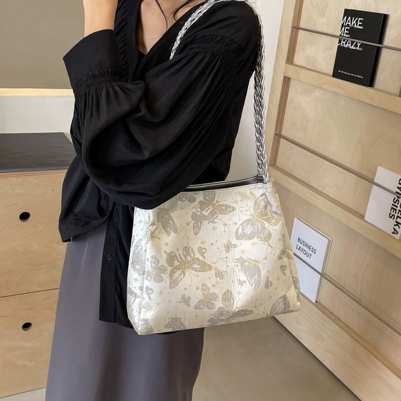 Ballet-style women's 2024 new fashion and casual single-shoulder bag, large-capacity tote bag, large commuting bag for classes Application Scenario
