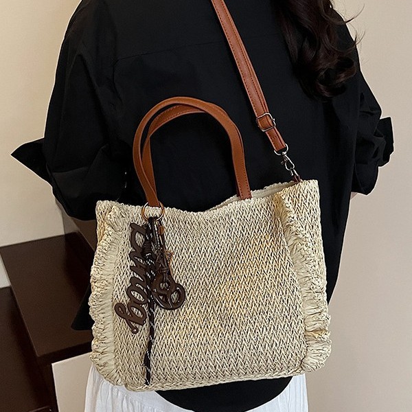 Casual and laid-back 2025 New Fashion beach Bohemian niche straw woven vegetable basket bag, single-shoulder trendy women's bag full figure