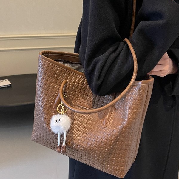 Large-capacity women's 2025 new Spring and Autumn high-end single-shoulder bag, retro college student commuting tote bag details Picture