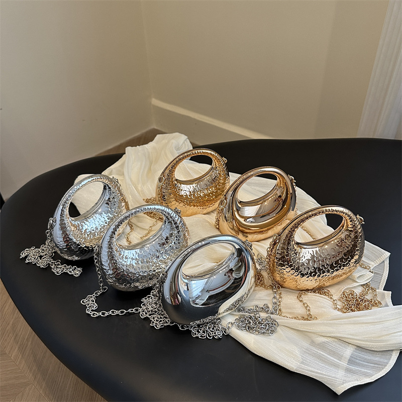 Cross-border fashion banquet chain, hand-held acrylic small bag, women's lipstick, loose change accessories, single-shoulder crossbody bag new style Application Scenario