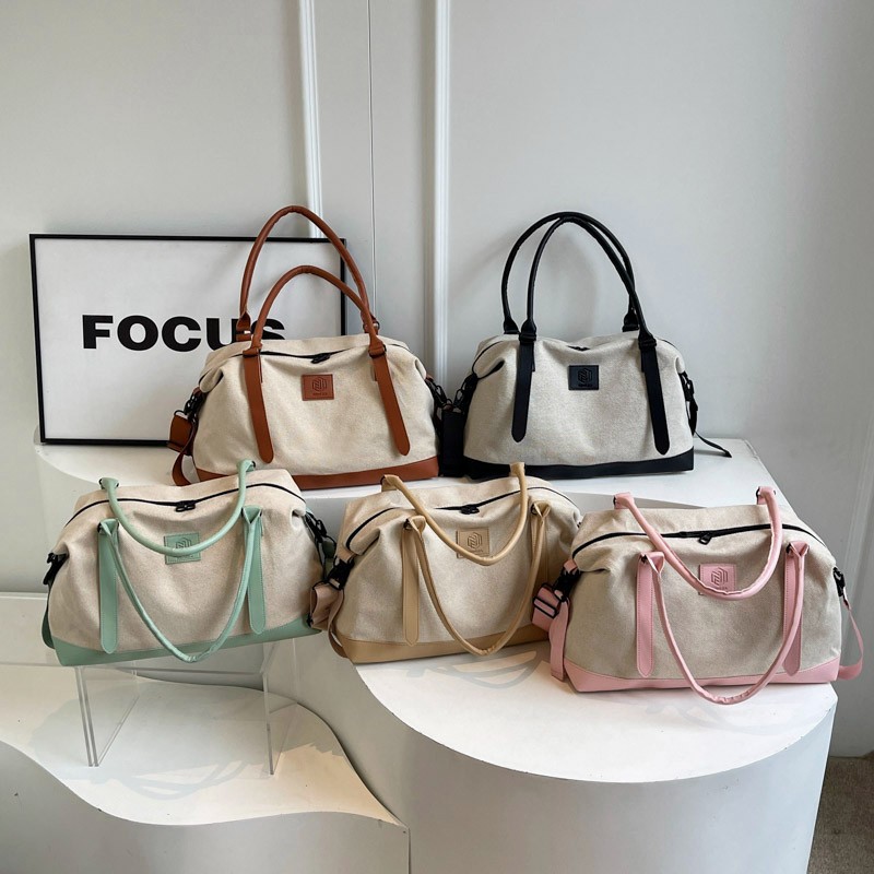 Wholesale of fashionable short travel bags for foreign trade, large-capacity casual sports and fitness bags, single-shoulder crossbody boarding storage bags Application Scenario