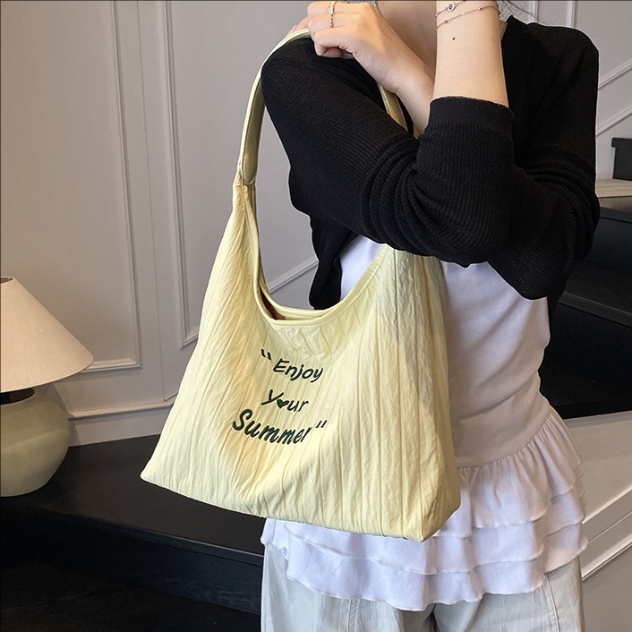 Lazy style letter hand-held bucket bag 2025 new style, versatile, simple, large capacity, solid color underarm single-shoulder bag for commuting full figure