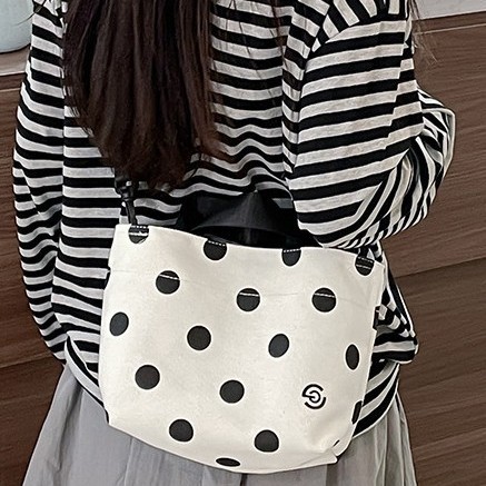 Cute and versatile canvas bag, new simple large-capacity portable and universal handbag, funny student crossbody bag details Picture