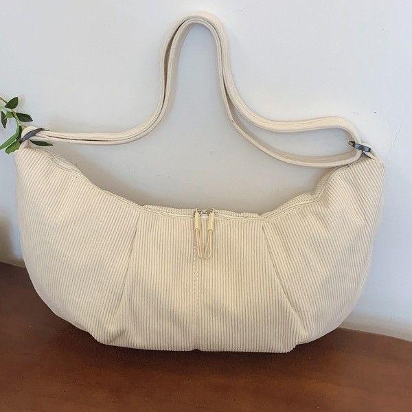 New autumn and winter fashion women's design underarm bag, large-capacity corduroy single-shoulder bag, and laid-back crescent-shaped bag Application Scenario