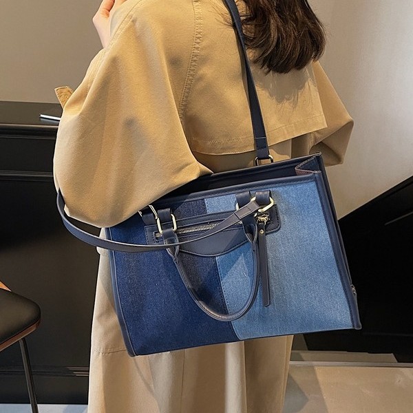 The new autumn and winter color-blocked denim hand-held shoulder bag, large-capacity underarm bag, and the trend of women's commuting briefcases for work Application Scenario