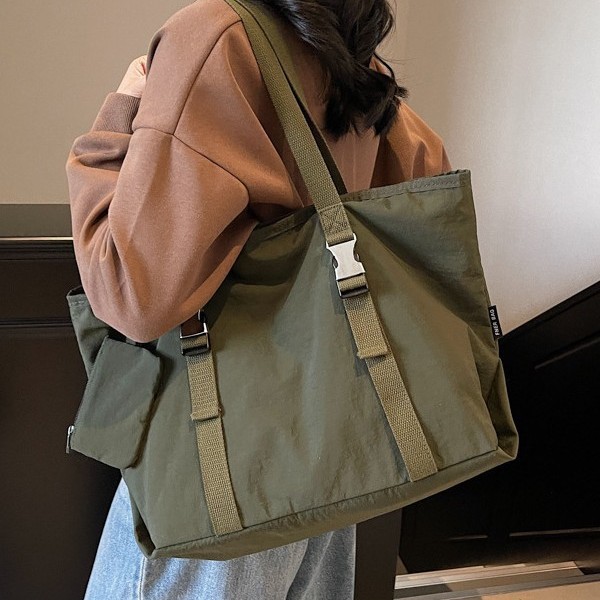 Spring 2025 new fashion handbag, solid color design, mother and child bag, large capacity, laid-back, trendy and cool single-shoulder bag details Picture