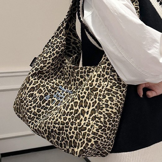 Korean leopard print crossbody bag, large-capacity fashionable single-shoulder canvas bag, travel shopping bag, handbag for women full figure
