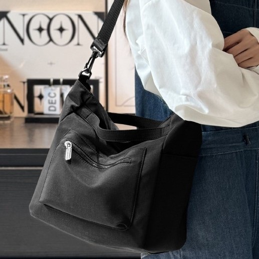 Nylon bag for women with large capacity, 2025 new style simple college student bag, single-shoulder bag for books and classes, commuter tote bag Specification drawing