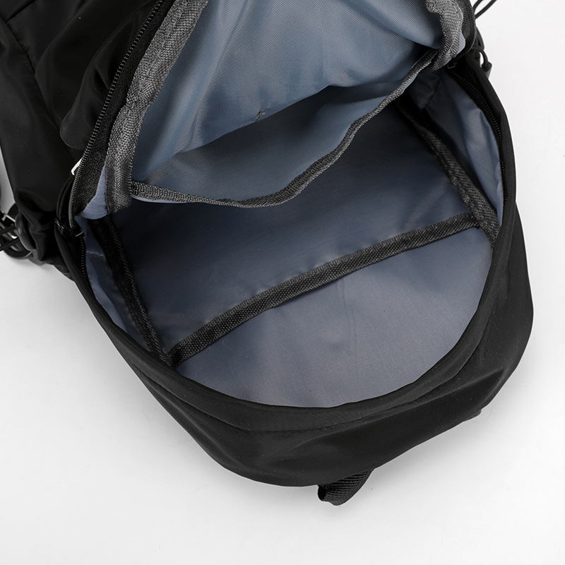 Men's business fashion commuting backpack, Korean street trend single-shoulder bag, outdoor sports crossbody bag, women's chest bag Application Scenario