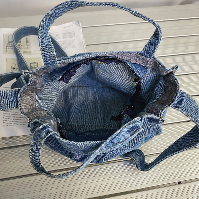 Wholesale of new Korean-style casual single-shoulder bags, college student crossbody bags, washed denim canvas small bags, and summer mobile phone bags Application Scenario