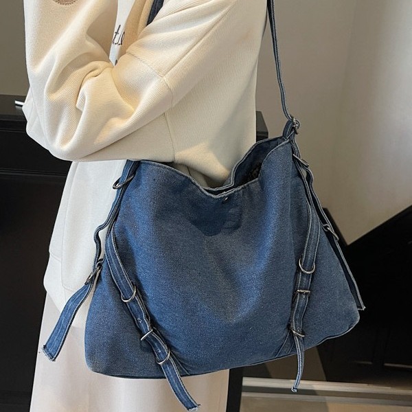 Large-capacity denim bag, women's motorcycle-style single-shoulder underarm bag, versatile for commuting, new autumn and winter design crossbody bag details Picture