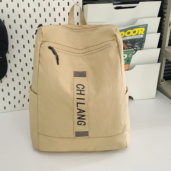 A new solid color large-capacity backpack for the fashionable autumn and winter season, a casual, trendy and versatile school style backpack details Picture