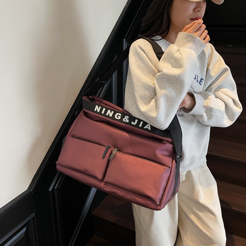 Fashionable and lightweight hand-held travel bag, women's dry and wet separation sports and fitness bag, Korean-style trendy and versatile crossbody carry-on bag Application Scenario