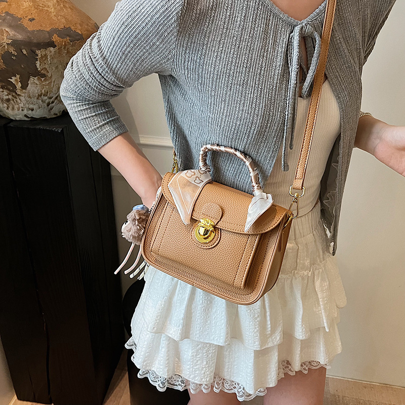 2025 New high-end texture retro versatile hand-held small square bag for women, fashionable and trendy versatile single-shoulder crossbody bag Specification drawing