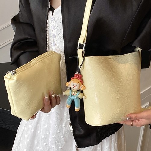 Fashionable single-shoulder bag for women, 2025 new high-end design, hand-held crossbody casual underarm bag, large-capacity mother-and-child bag full figure