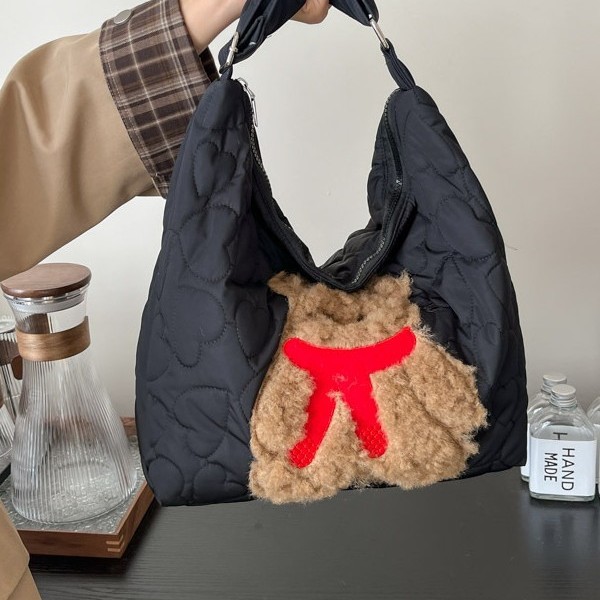 A new large-capacity fashionable nylon fabric bag for women, a versatile single-shoulder crossbody bag for autumn and winter, and a tote bag for school and commuting Specification drawing