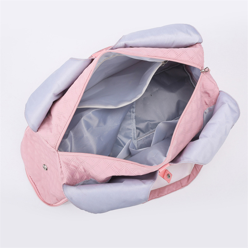 New lightweight short-distance travel bags, diamond-shaped training and fitness bags, yoga bags, and outdoor travel luggage bags Application Scenario