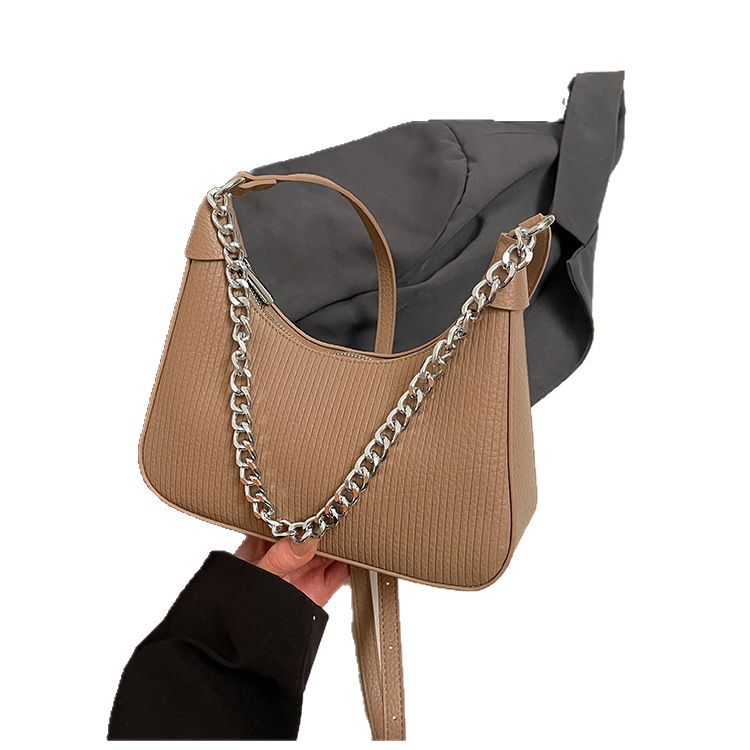 Trendy and fashionable chain hand-held underarm bag for women, 2025 new Korean version, stylish and high-end quality single-shoulder crossbody bag Item Picture
