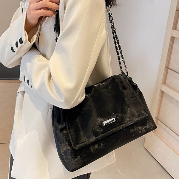 Cross-border bag, women's tote bag, large capacity, suitable for crossbody in spring and summer, 2025 new versatile chain single-shoulder bag for class Application Scenario
