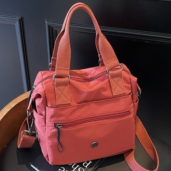 New Tote bag, large-capacity single-shoulder bag, 2025 village new multi-layer practical handbag, lightweight crossbody bag Application Scenario