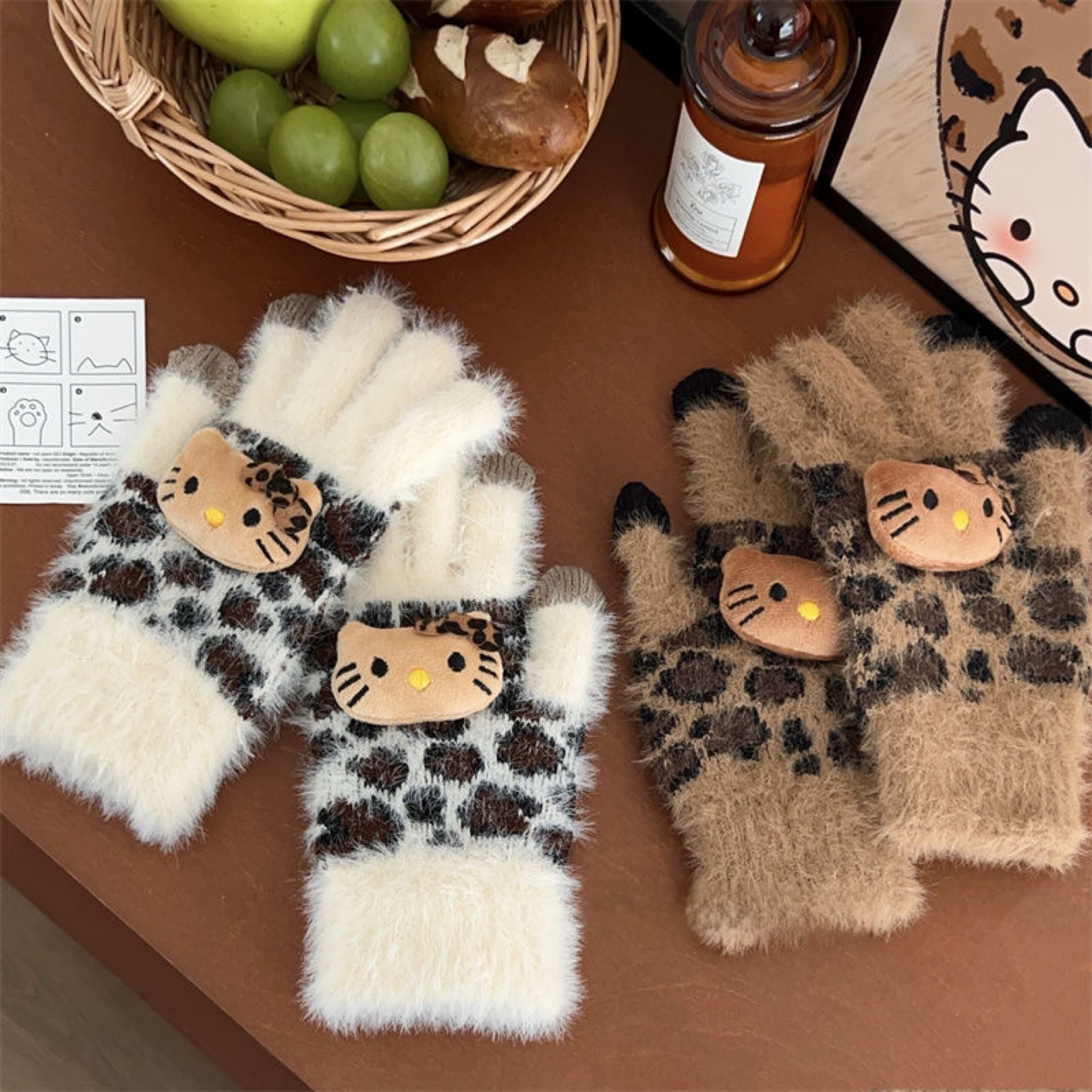 Best-selling leopard print series plush gloves, ins winter fleece gloves, warm gloves, windproof and cold-proof neck-hanging gloves full figure