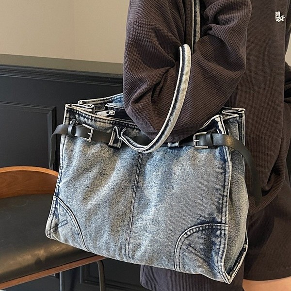 The 2025 new Spring/summer light luxury niche high-end underarm bag, tote bag, single-shoulder crossbody denim women's bag full figure