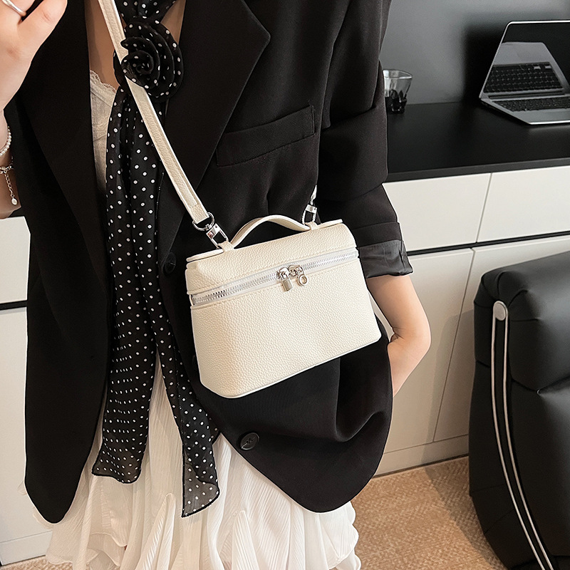 High-quality lunch box bag, crossbody small bag, handbag, cross-border trendy women's bag, high-end commuting crossbody bag for women details Picture