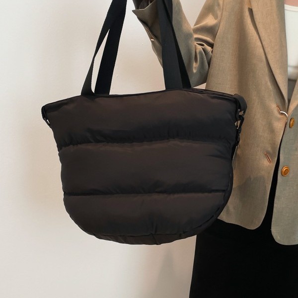 Cross-border 2024 trendy new large-capacity autumn and winter cloud fashion underarm space cotton single-shoulder crossbody tote women's bag Application Scenario