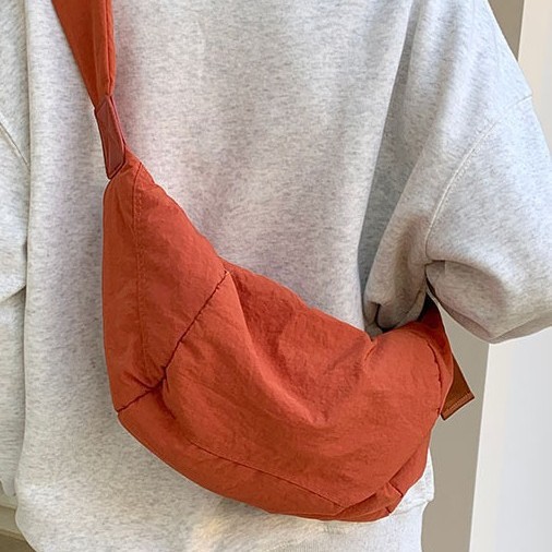 Lightweight nylon fabric bag 2024 Autumn/Winter new women's bag, cross-border trend single-shoulder bag, women's casual travel crossbody bag full figure
