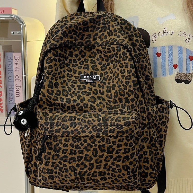 Dark style streetwear leopard print backpacks for men and women, Korean Instagram large-capacity versatile casual student schoolbags for trendy men and women Application Scenario