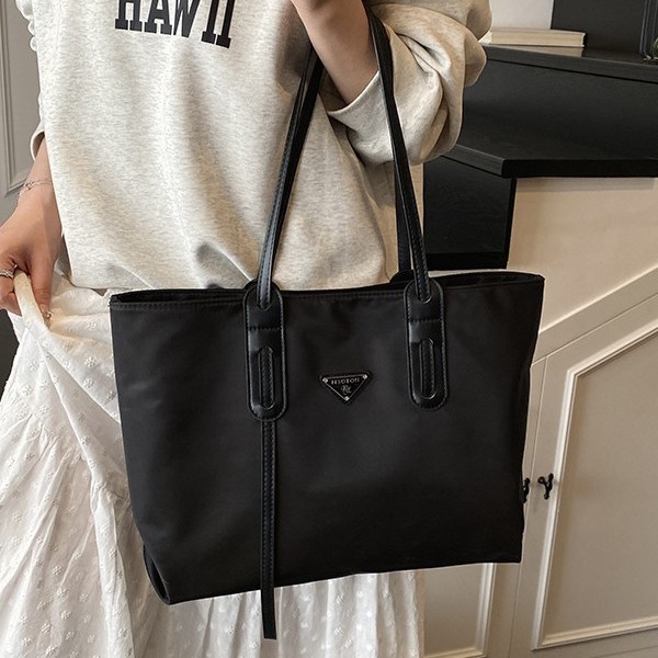 Large-capacity Oxford cloth bag, women's fashionable and versatile single-shoulder handbag, casual travel and commuting bag, tote bag, cross-border details Picture