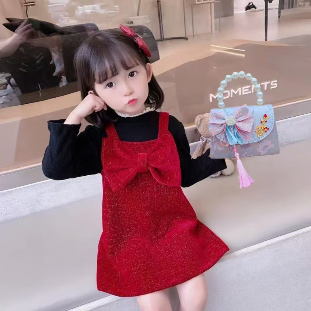 Children's chanel-style single-shoulder bag with a high-end and exquisite feel, little girl's ancient-style coin purse, princess pearl hand-held crossbody bag Application Scenario