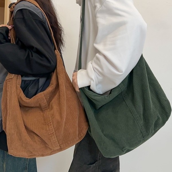 2024 New casual large-capacity corduroy bag, casual and laid-back style bag, unisex crossbody bag, class bag Application Scenario