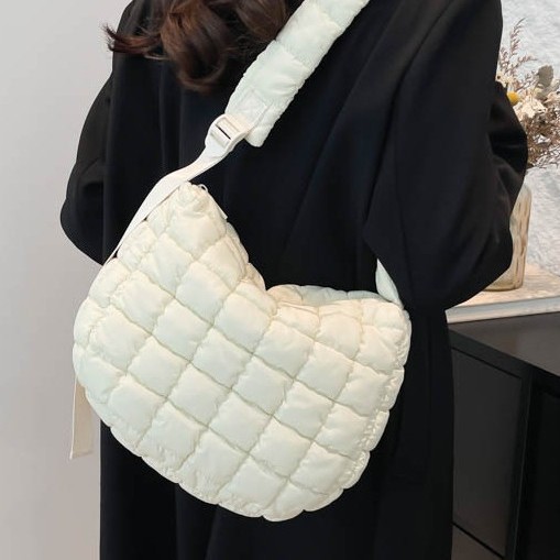 2024 New pleated cloud bag, large adjustable shoulder strap, single-shoulder bag, large-capacity bubble tote crossbody women's bag details Picture