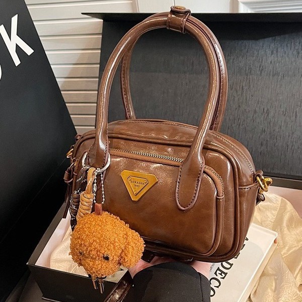 Autumn and winter retro small bag for women, 2024 new style, fashionable and versatile crossbody bag, high-end hand-held Boston bag full figure