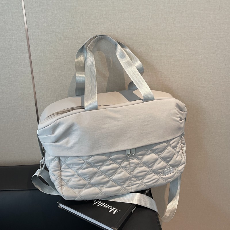 New large-capacity Korean-style hand-held travel bag, fashionable luggage storage bag, lightweight and versatile, men's and women's sports and fitness bag full figure