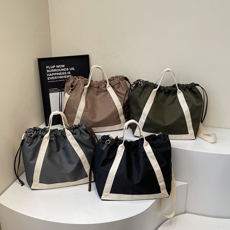 Cross-border 2025 New crossbody bag, large-capacity sports and commuting versatile single-shoulder bag, fashionable drawstring hand-held women's bag details Picture