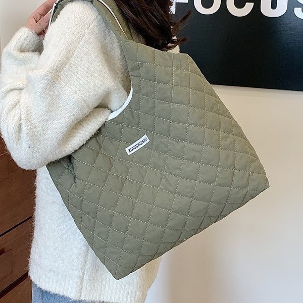Autumn and winter large-capacity fashionable cotton-padded jacket bag for women, 2024 new diamond-patterned single-shoulder commuting simple and casual tote bag Specification drawing