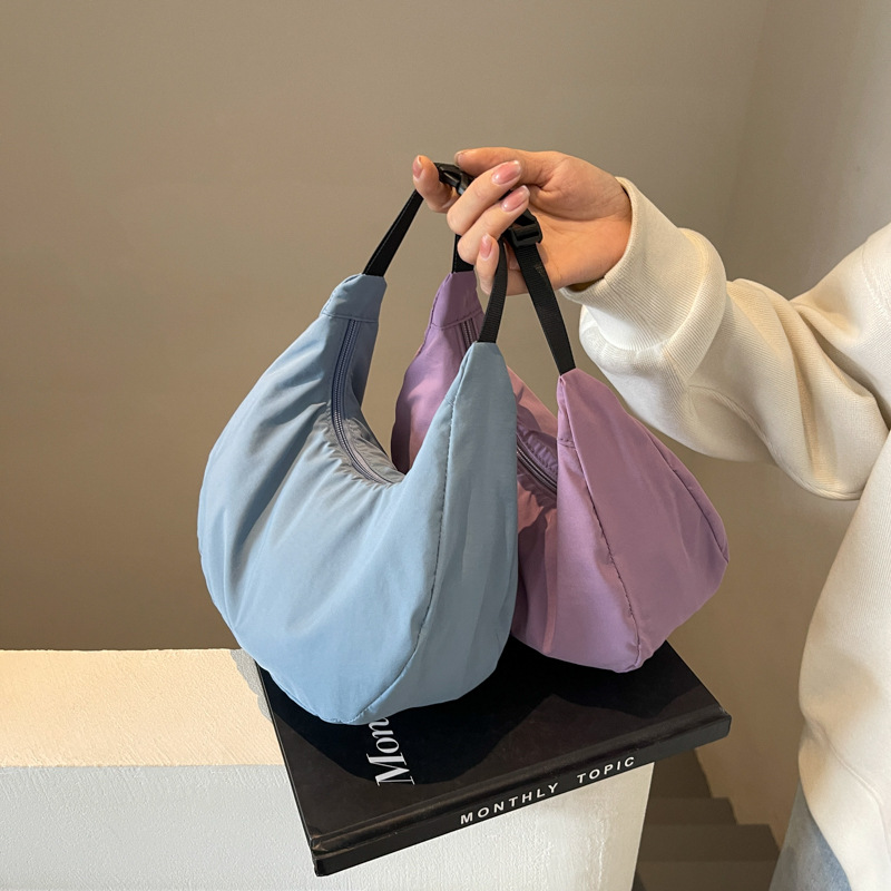 Korean-style light and casual dumpling bag for women, solid color simple crescent moon handbag, artistic single-shoulder crossbody bag for commuting details Picture