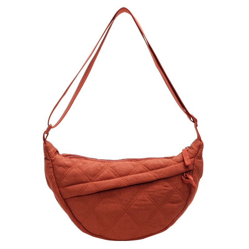 The Crescent Bag is a new autumn and winter collection of simple, retro and high-end single-shoulder bags. It is fashionable and versatile, with a large capacity for commuting crossbody Item Picture
