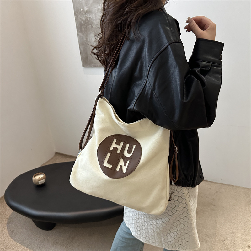 Women's large-capacity 2024 new letter-shaped canvas bag, fashionable single-shoulder bag, versatile commuter college student tote bag details Picture