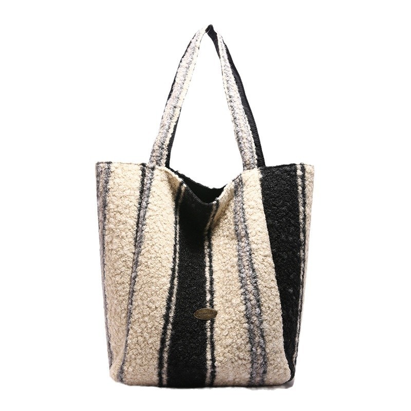 New black and white striped woolen single-shoulder women's bag for 2024 autumn and winter, versatile, large-capacity double-sided mommy bag and tote bag Item Picture