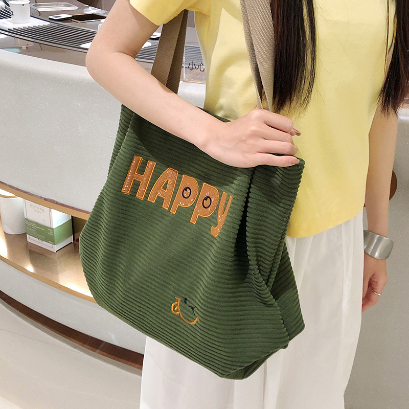 New Spring and summer casual bag for women, fashionable and retro handbag, simple women's bag, large capacity, versatile for commuting tote bag Application Scenario