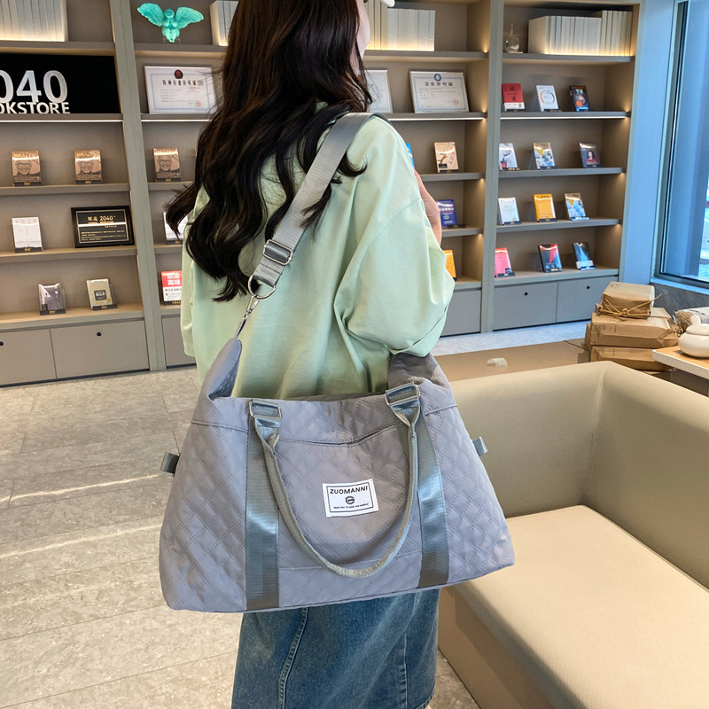 Cross-border dry-wet separation storage training bag, large-capacity hand-held crossbody fashionable bag, yoga exercise bag, fitness bag for women Application Scenario