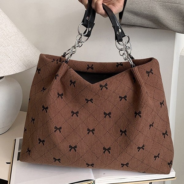 A new winter 2024 Korean-style simple and fashionable casual retro large-capacity single-shoulder tote bag for commuting details Picture