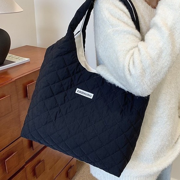 Autumn and winter large-capacity fashionable cotton-padded jacket bag for women, 2024 new diamond-patterned single-shoulder commuting simple and casual tote bag details Picture