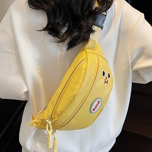 2025 New girlish crossbody croissant bag, mini dumpling bag, high appearance level and design sense chest bag Application Scenario