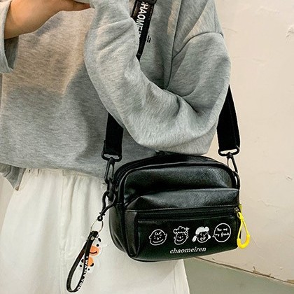 Forest-style cute and artistic mobile phone bags, casual Korean cartoon girl student cross-border wholesale single-shoulder bags and crossbody bags Specification drawing